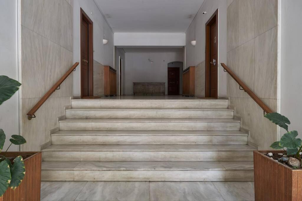 Little Gem: Modern Urban Retreat Daire Atina Dış mekan fotoğraf