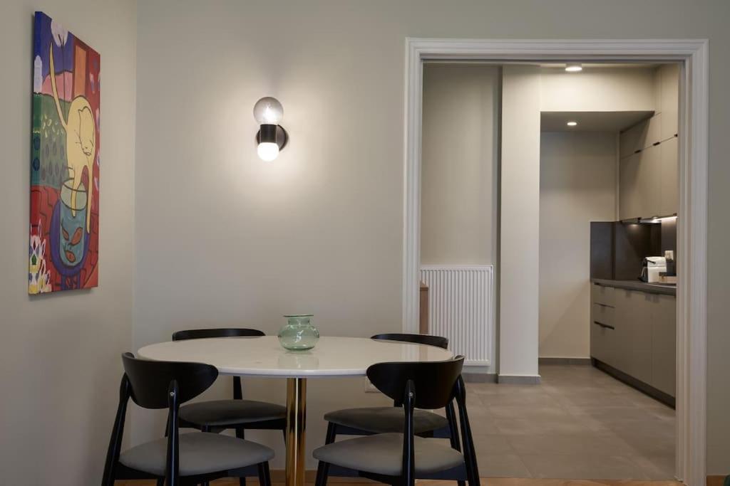 Little Gem: Modern Urban Retreat Daire Atina Dış mekan fotoğraf